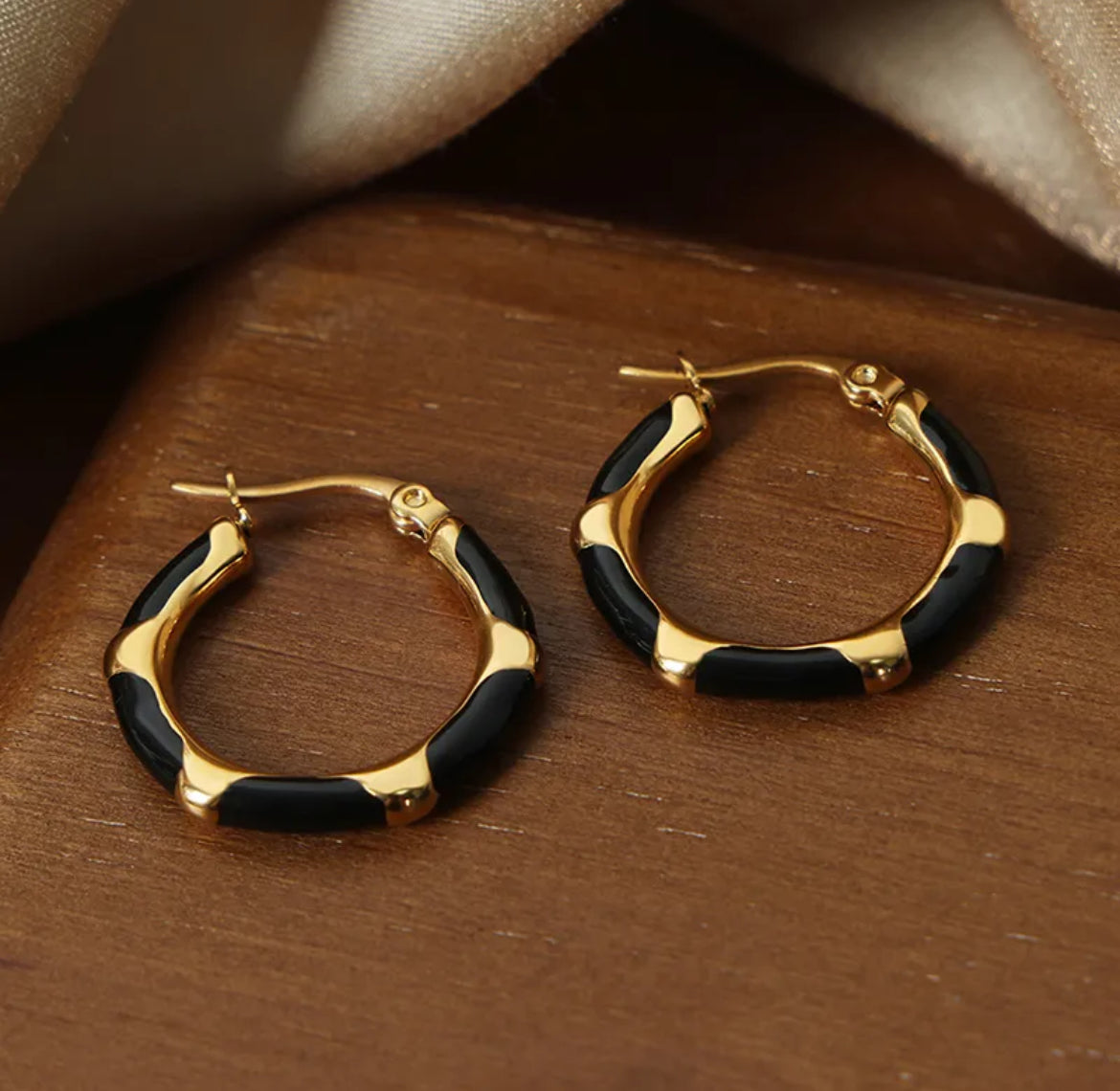 Hoops black